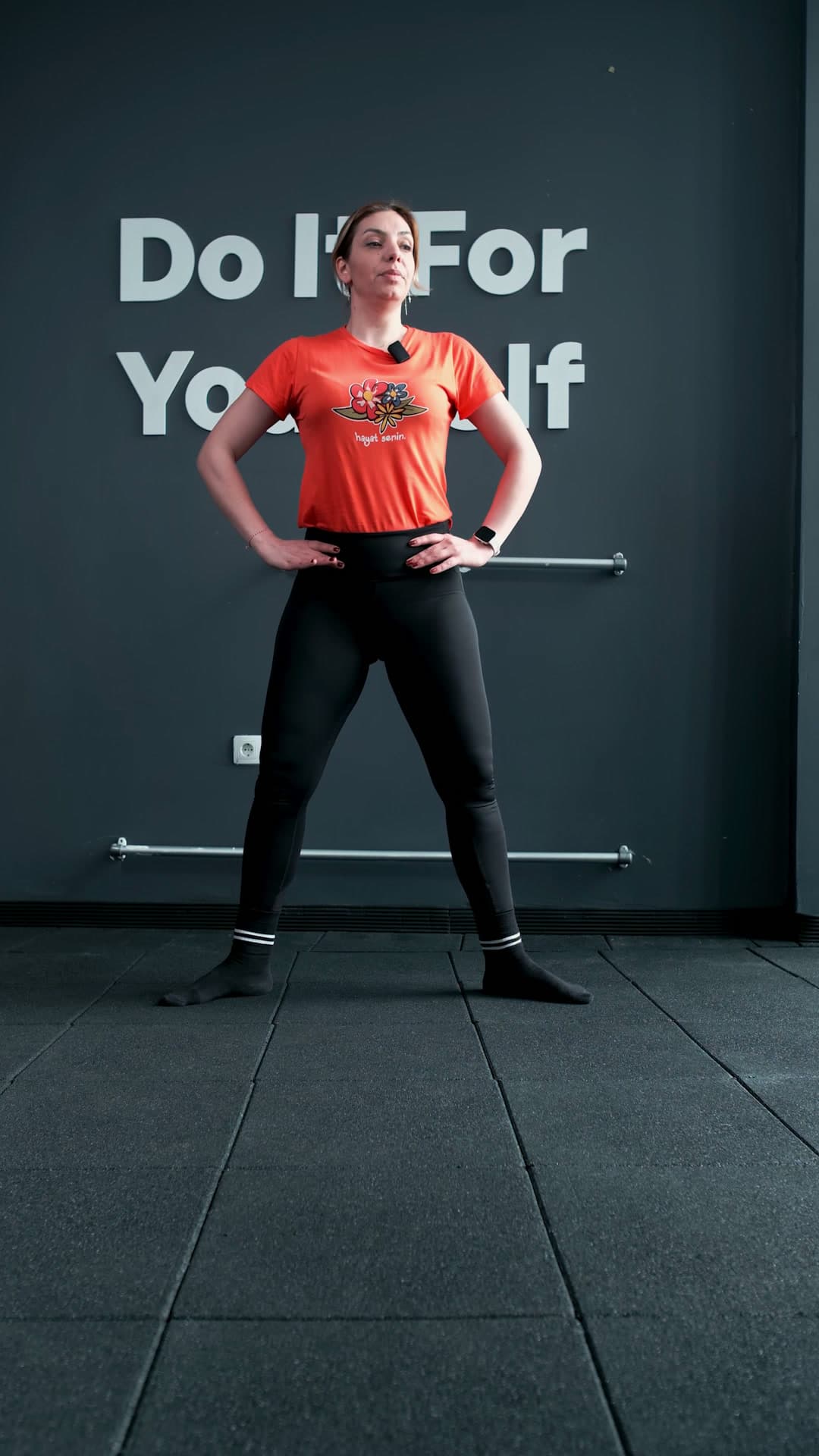 8 - Sumo Squat