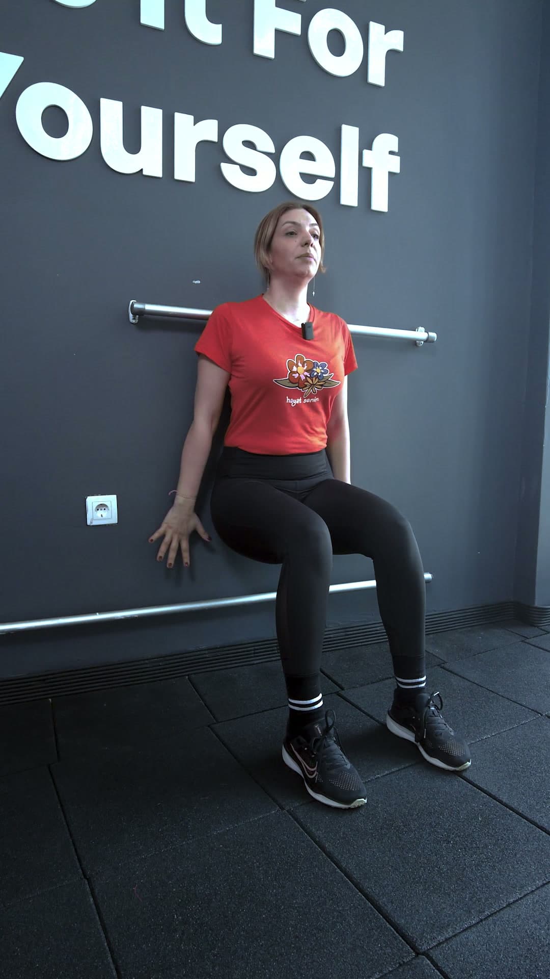 24 - Wall Sit